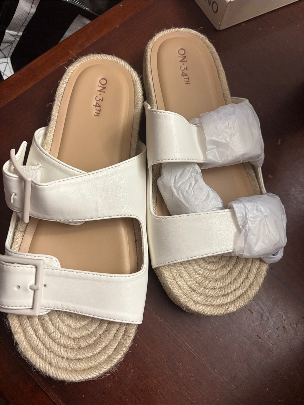 On 34th white faux leather hemp toe slip in beach sandal flats 9.5 Bnib buckle